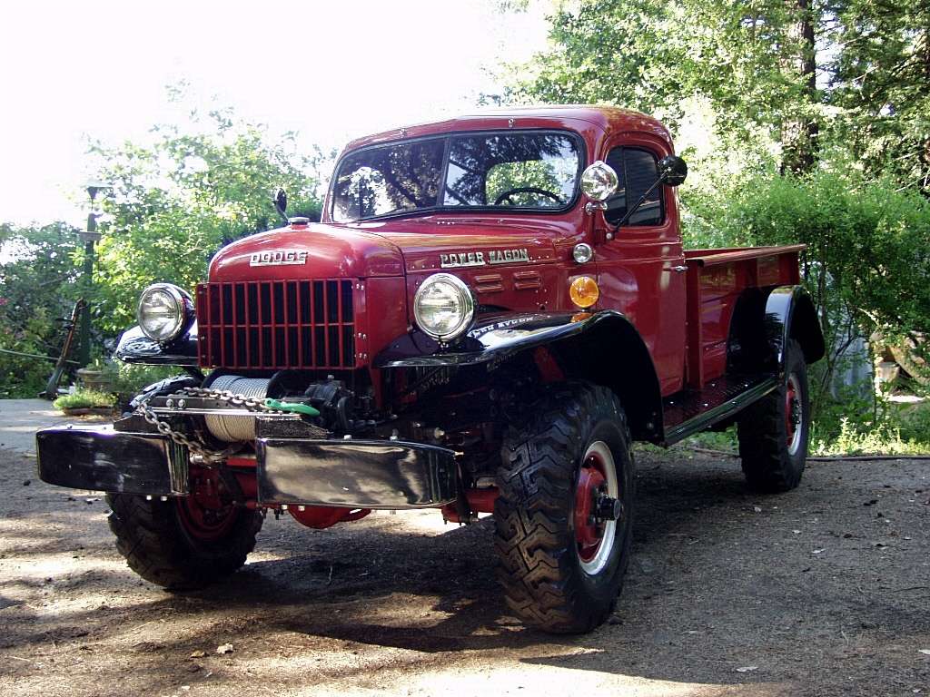 1962-dodge-power-wagon-front.
