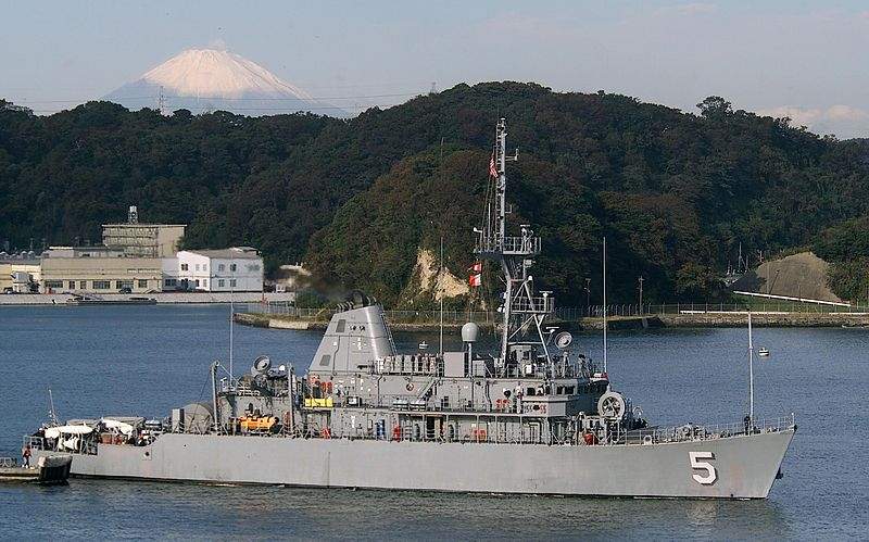 800px-USS_guardian_H.