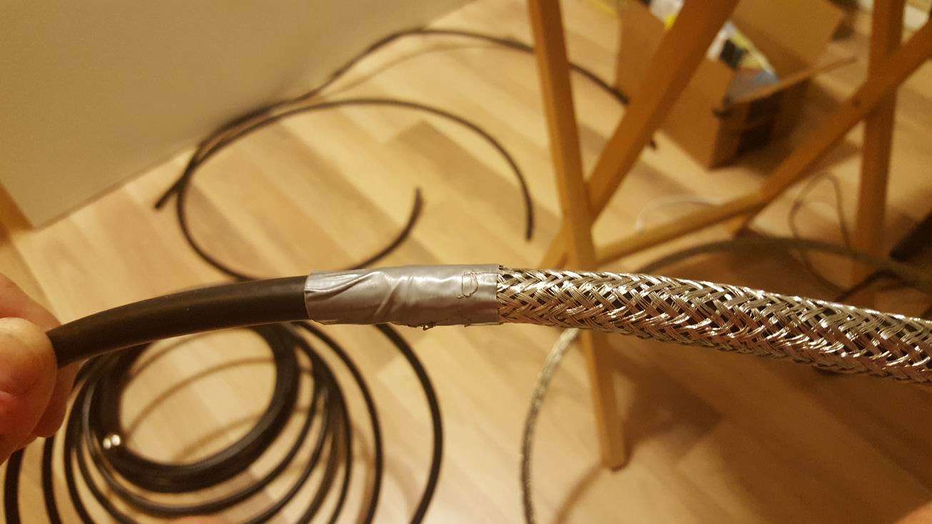 DIY HAM antenna 20170628_000109 taped end of braided shield small.