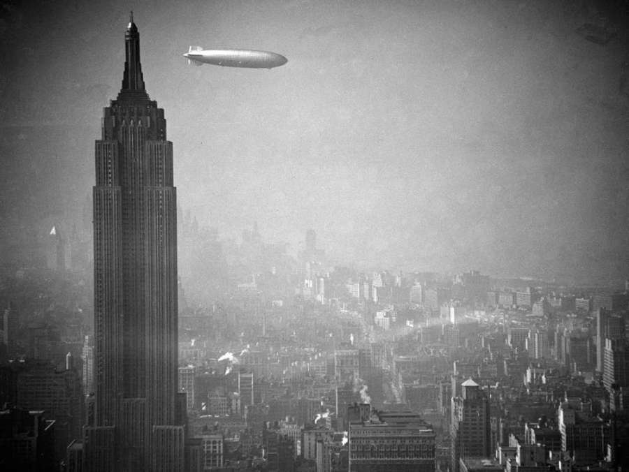 hindenburg-floats-by-empire-state-building-1936-900.