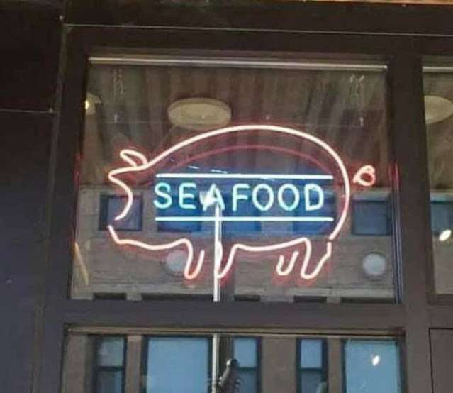 these_are_some_weird_signs_640_20.