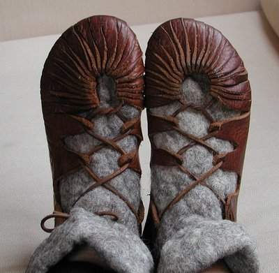 Viking_shoes_by_huldremor.