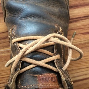 Regular shoelace knot